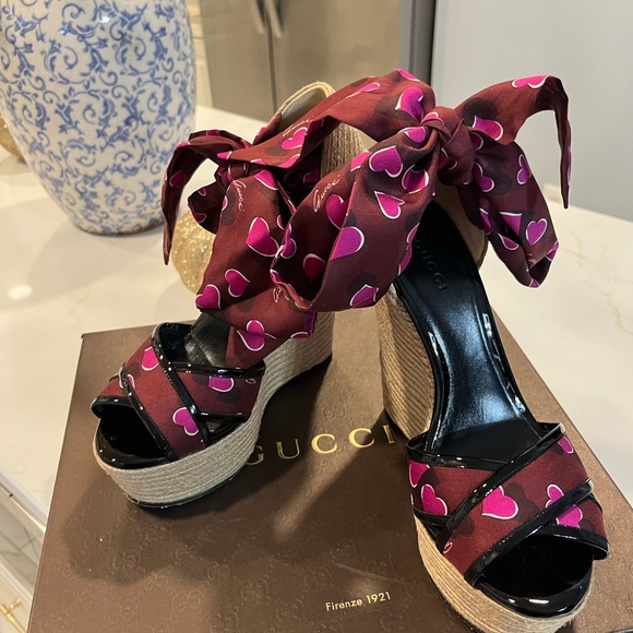 EUC Gucci wedges - Picture 2 of 4
